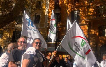 Carburanti oggi a Roma la protesta di Taxi e Ncc sotto il ministero dei Trasporti Governo ci incontri 364x230