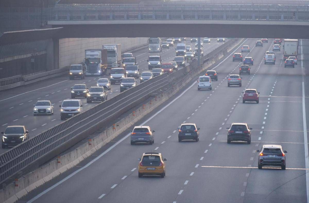 Caro carburanti, al via lo sciopero degli autotrasportatori nel Sud Italia: cosa sappiamo