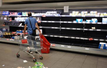 Caro carburanti e tir in sciopero lallarme Col blocco a rischio rifornimenti supermercati e negozi 364x230