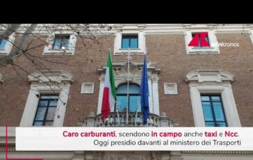 caro carburanti tassisti in piazza a roma 2