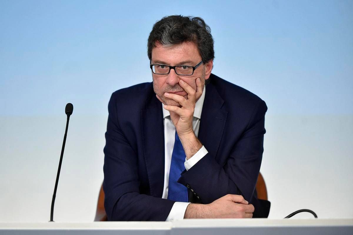 Cdm approva Documento programmatico di finanza pubblica. Giorgetti: "Scostamento di bilancio 0,3% per difesa ed energia in 2027 e 2028"
