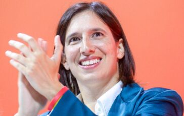 Centrosinistra Schlein ufficializza corsa per Palazzo Chigi Io candidata premier con o senza primarie 364x230