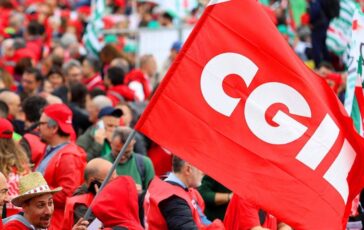 Thousands of CGIL workers took to the streets in Rome for 'The Main Road to Work, Peace, Constitution' 364x230
