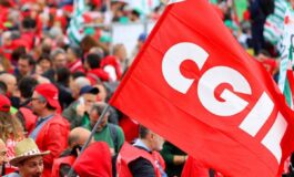 Cgil scende in piazza in migliaia a Roma per ‘La via maestra Lavoro pace Costituzione 265x160