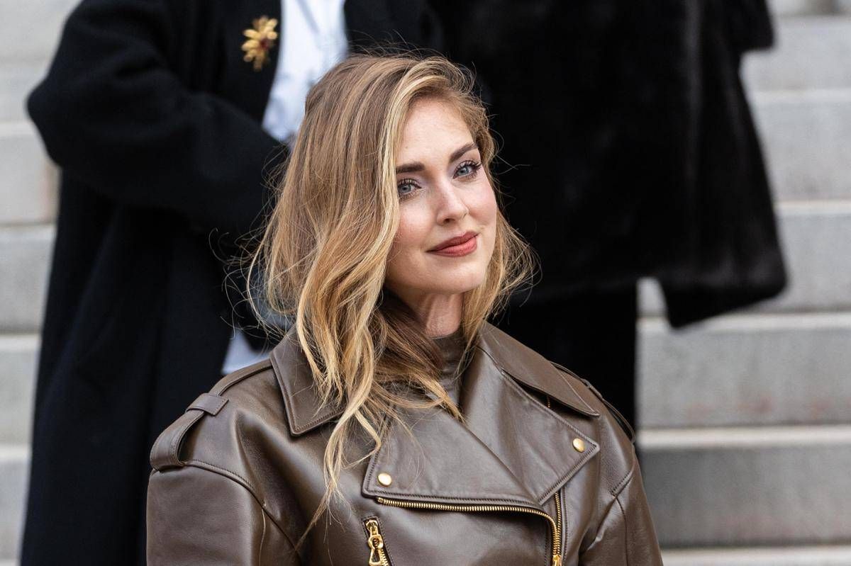 Chiara Ferragni litiga con un hater: "Potete smetterla di giudicare le madri?"