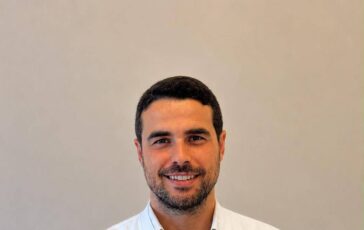 Con il robot microchirurgo riparato un dito quasi amputato dopo un incidente il caso di una studentessa 21enne 364x230