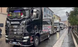 Continua la protesta di autotrasportatori e agricoltori tir e trattori in corteo a Campobasso 265x160