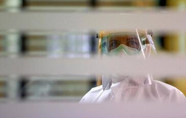 covid torna a crescere il virus in europa lesperto attenzione alla nuova pj 2 1 e losservata speciale 2