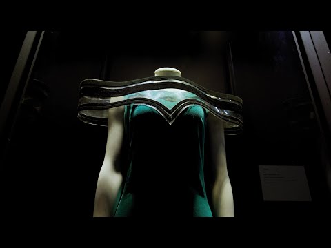 Dagli abiti de 'Il diavolo veste Prada 2' alla tunica di Hopkins, costumi di scena in mostra a