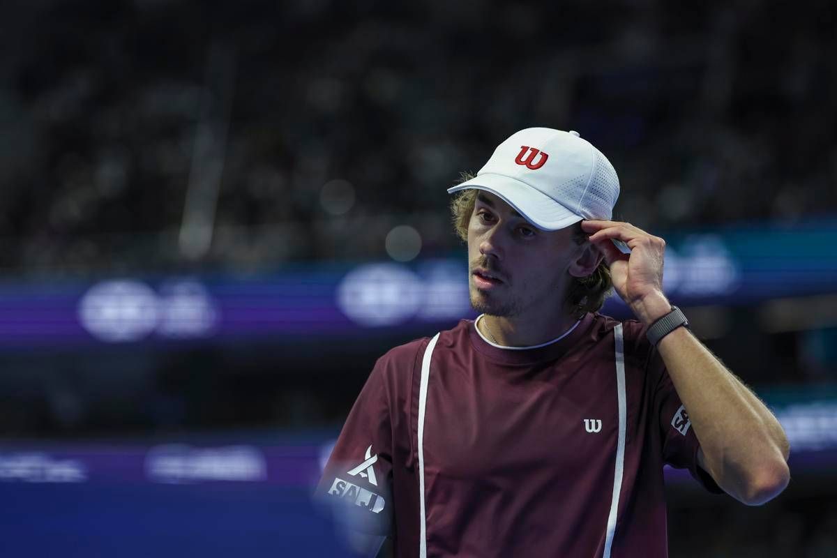 De Minaur 'punge' Zverev: "Alcuni impiegano troppo tempo per servire"