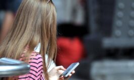 Dolore o tensione alla nuca alle spalle e alla parte alta della schiena cose il text neck o collo da smartphone 265x160