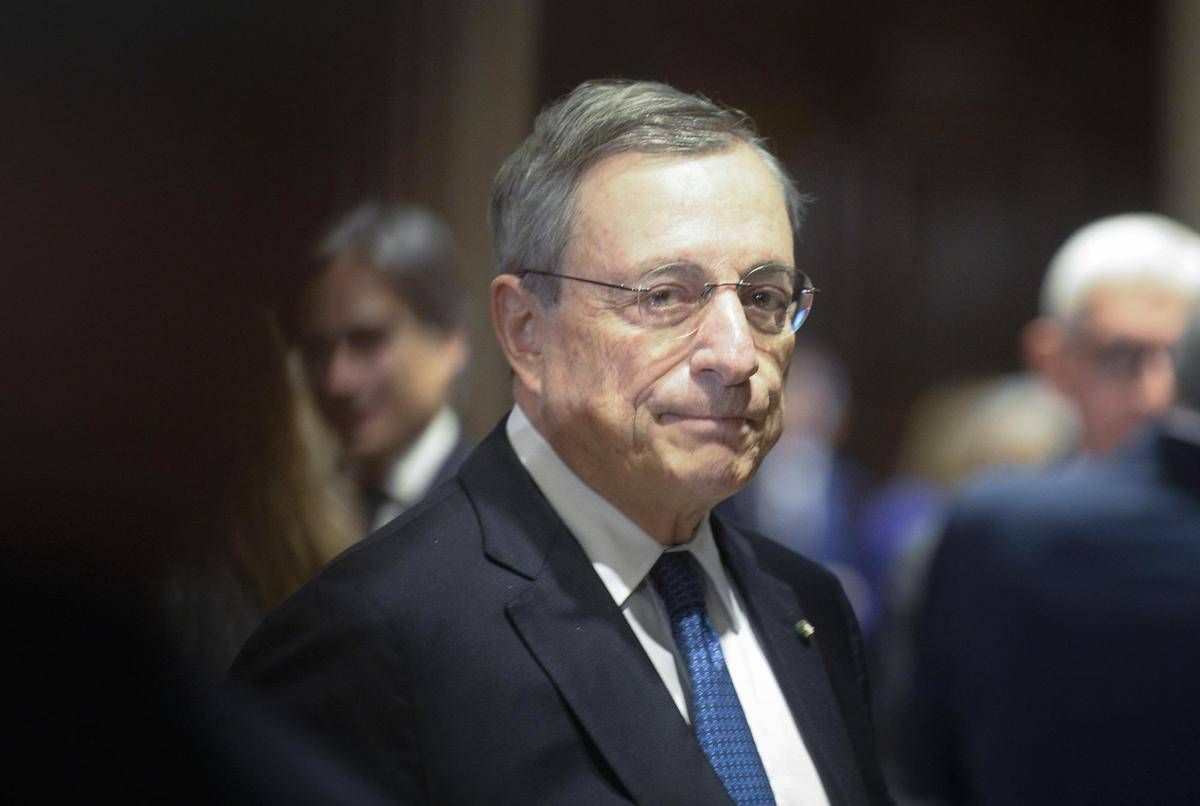 Draghi: "Ue investa 100 miliardi nell'Intelligenza Artificiale"