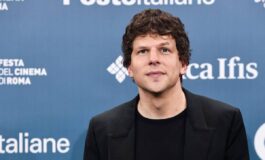 Eisenberg dribbla domanda su elezioni americane Provo disagio a parlarne. E Moore non risponde 265x160