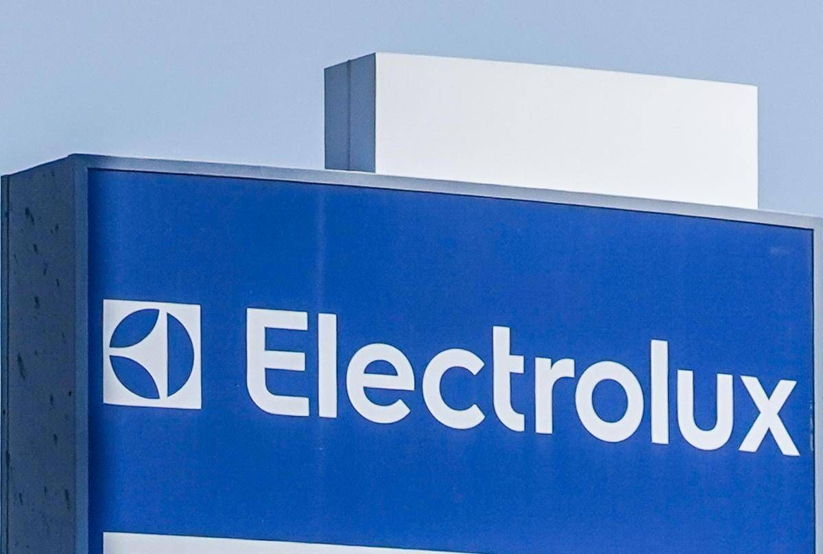 Electrolux, Urso: "Nuovo piano entro ottobre, prossimo tavolo il 29 al Mimit"