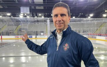 Esordio alla milanese Fiera Ice Arena del Milano Hockey Club 364x230