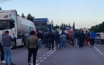 Ex Ilva a Taranto prosegue mobilitazione operai in protesta nuovi blocchi e disagi su statale 106 364x230