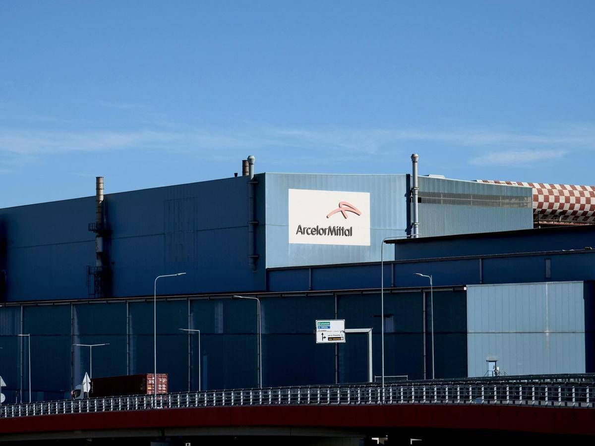 Ex Ilva, scoppia la protesta: lavoratori occupano l'aeroporto di Genova