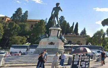 Firenze bombola di gas sotto copia David a piazzale Michelangelo si indaga 364x230