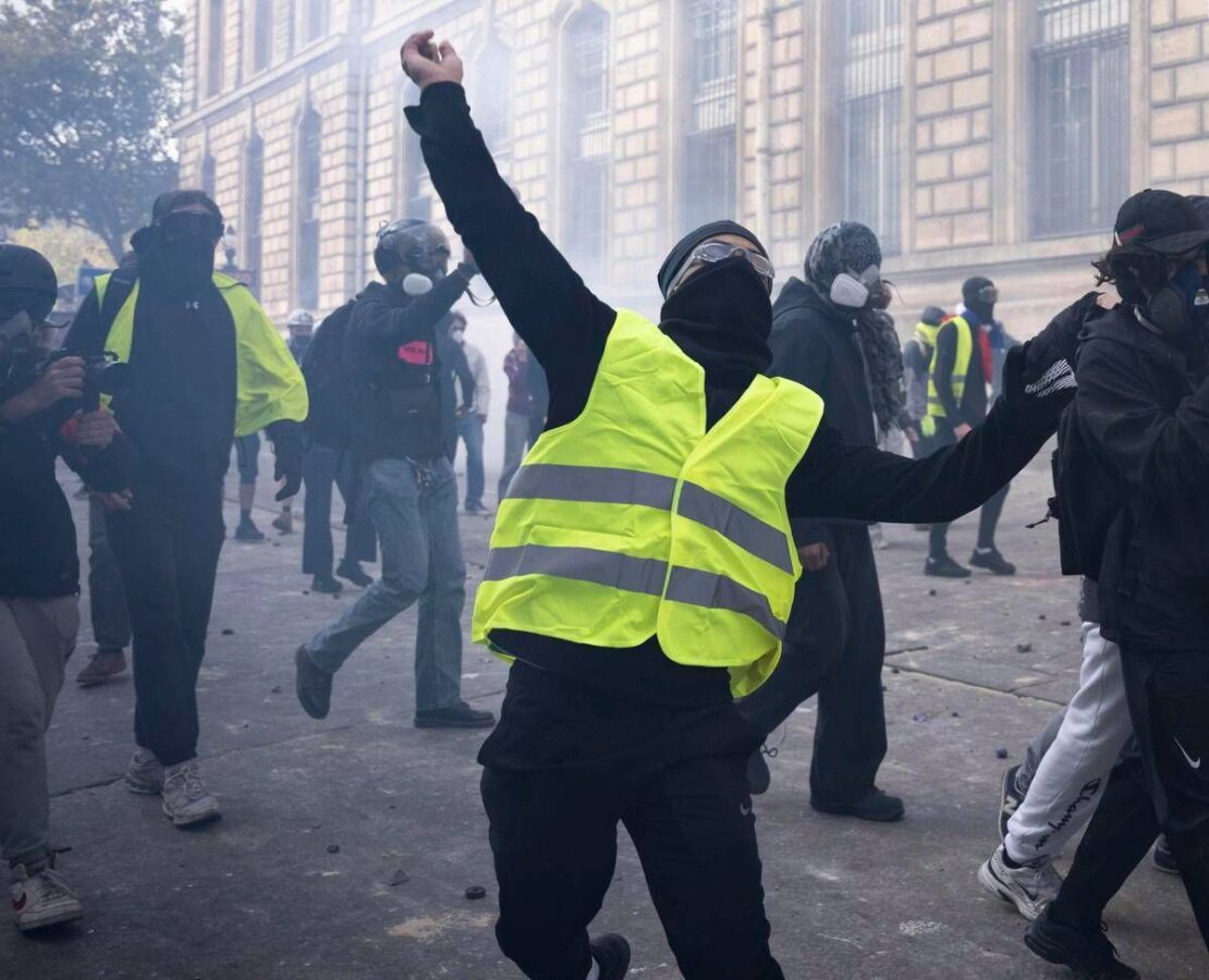 Francia, Gilet Gialli: "Domani in piazza, solo i regimi vietano le proteste"