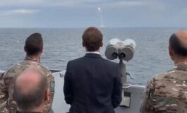 Francia Macron assiste a lancio di prova missile intercontinentale da sottomarino nucleare 265x160