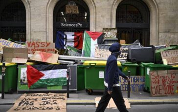Francia esplode la protesta dei liceali oltre 200 feriti. Stop alle granate della polizia 364x230