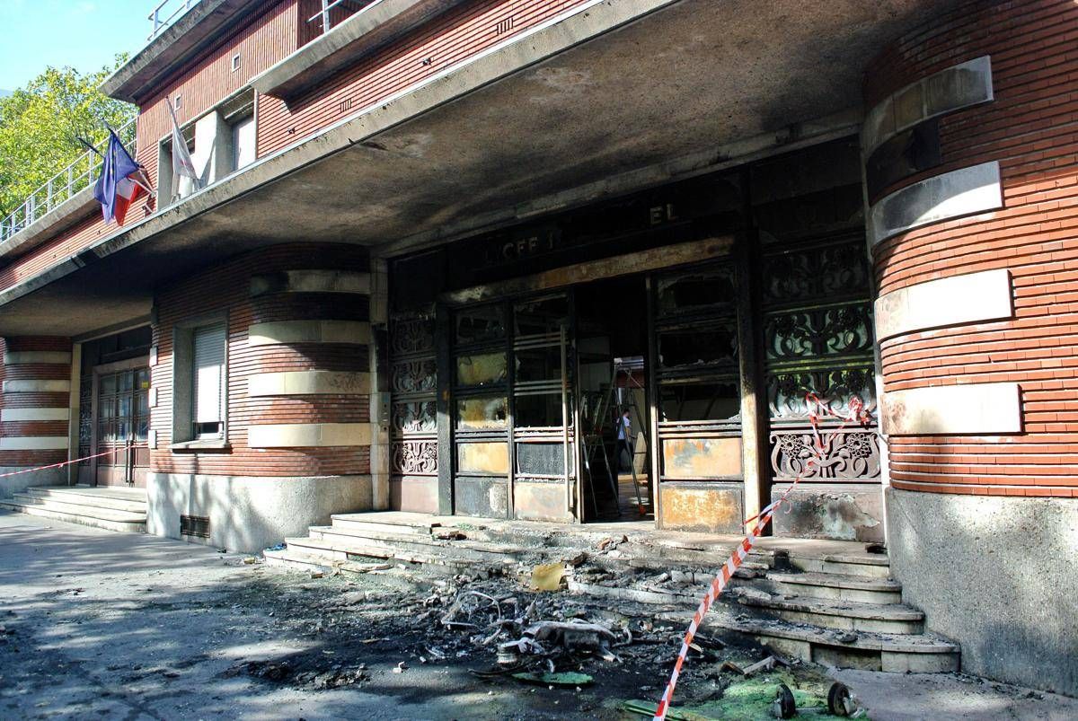 Francia, scuola ancora in tilt: 500 licei chiusi dopo protesta violenta