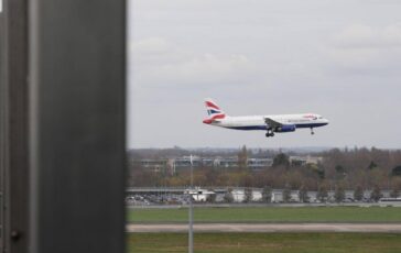 Gb emergenza su volo British Airways per Chicago aereo rientra a Londra 364x230