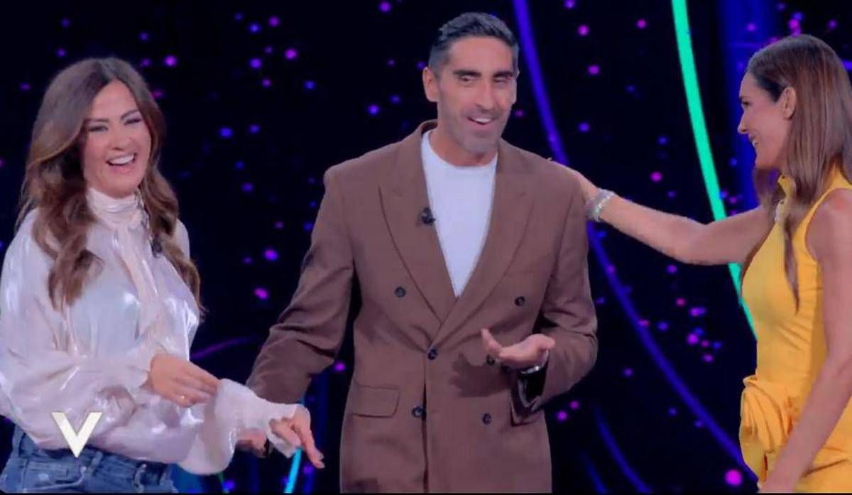 Giorgia Palmas e Filippo Magnini: "Diventeremo genitori di un maschietto"