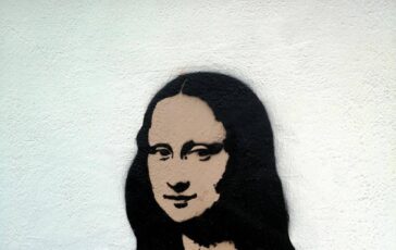 Giornata mondiale contro il cancro al seno a Milano murale con Gioconda con mastectomia davanti allInt 364x230