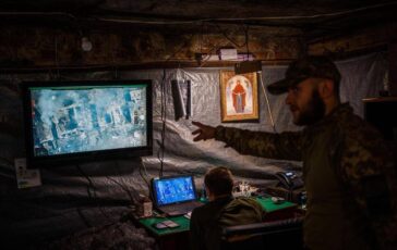 Guerra Ucraina Russia pioggia di droni su Mosca Kiev sospende gli attacchi alle raffinerie dopo le pressioni di Trump 364x230