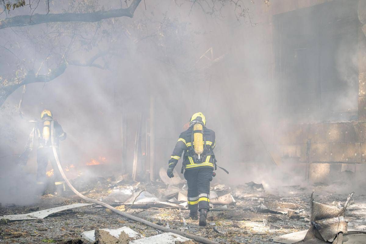 Guerra in Ucraina, missili russi nella notte su Kiev: "Almeno due morti"