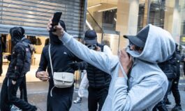 Guerriglia a Milano chi sono i ragazzi della generazione Selfie TikTok rabbia e voglia di apparire 265x160