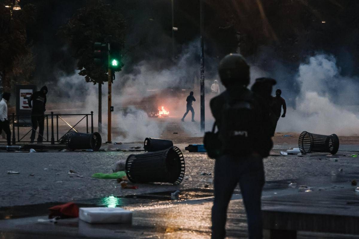 Guerriglia a Milano, pm: "Da arrestati azioni distruttive di rara violenza"
