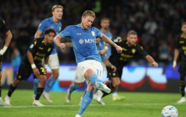 Hojlund sbaglia il rigore arbitro fa ripetere e De Bruyne segna caos in Napoli Frosinone 364x230