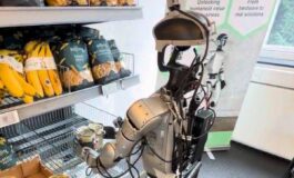 I robot lavorano al supermercato in Danimarca gli umanoidi tra scaffali e casse 265x160