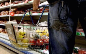 Il dilemma insalata e affettati freschi o in busta Guida pratica per pasti express e i rischi da evitare 364x230