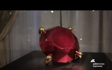 Il pop di Jeff Koons conquista Palermo al Palazzo Reale la magia delle sculture specchianti 364x230