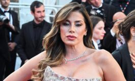 Incidente allalba per Aida Yespica urta 5 cassonetti e 2 auto poi insulta i carabinieri e rifiuta lalcol test 265x160