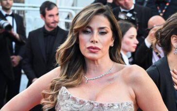 Incidente allalba per Aida Yespica urta 5 cassonetti e 2 auto poi insulta i carabinieri e rifiuta lalcol test 364x230