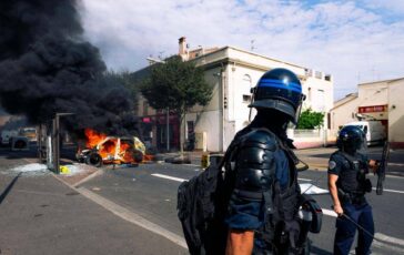 Infiamma la protesta degli studenti in Francia incendio in una scuola a Metz fermato 15enne per aggressione 364x230