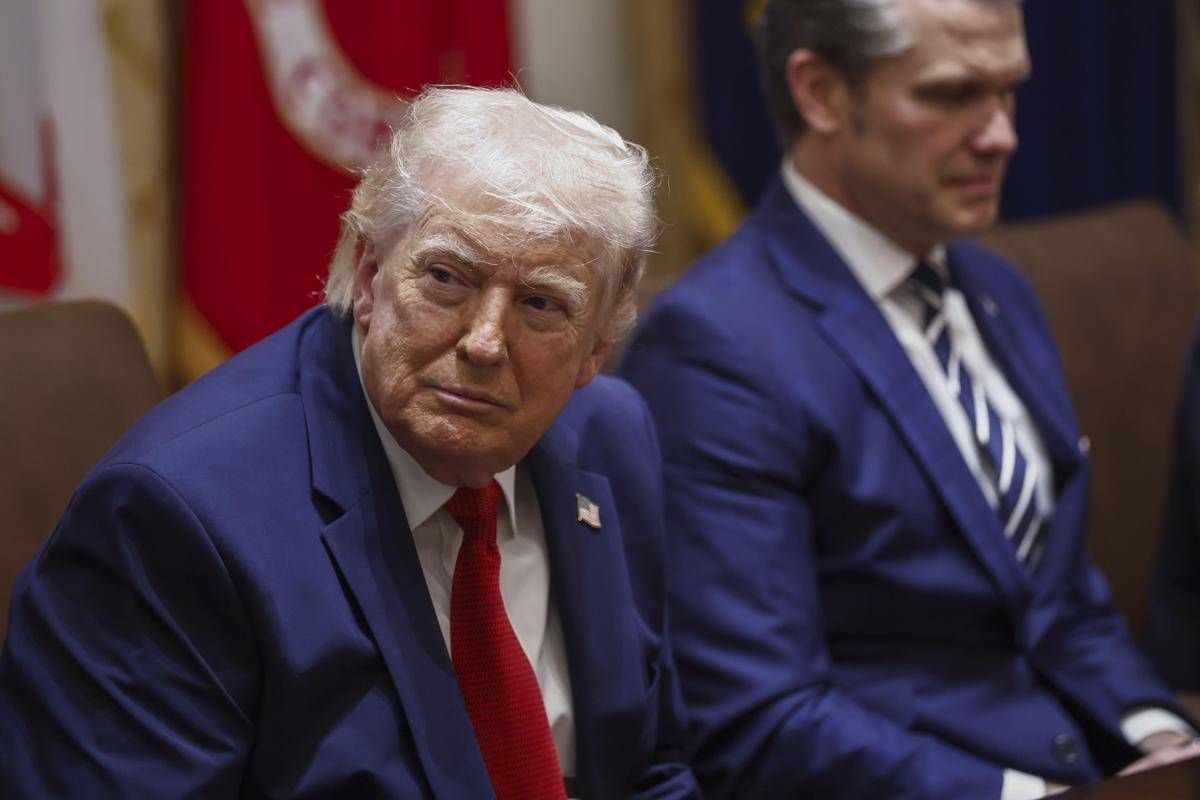Iran, Hegseth: "Blocco Hormuz ferreo, Trump ha opzioni". Mosca si propone: "Russia può essere mediatore"