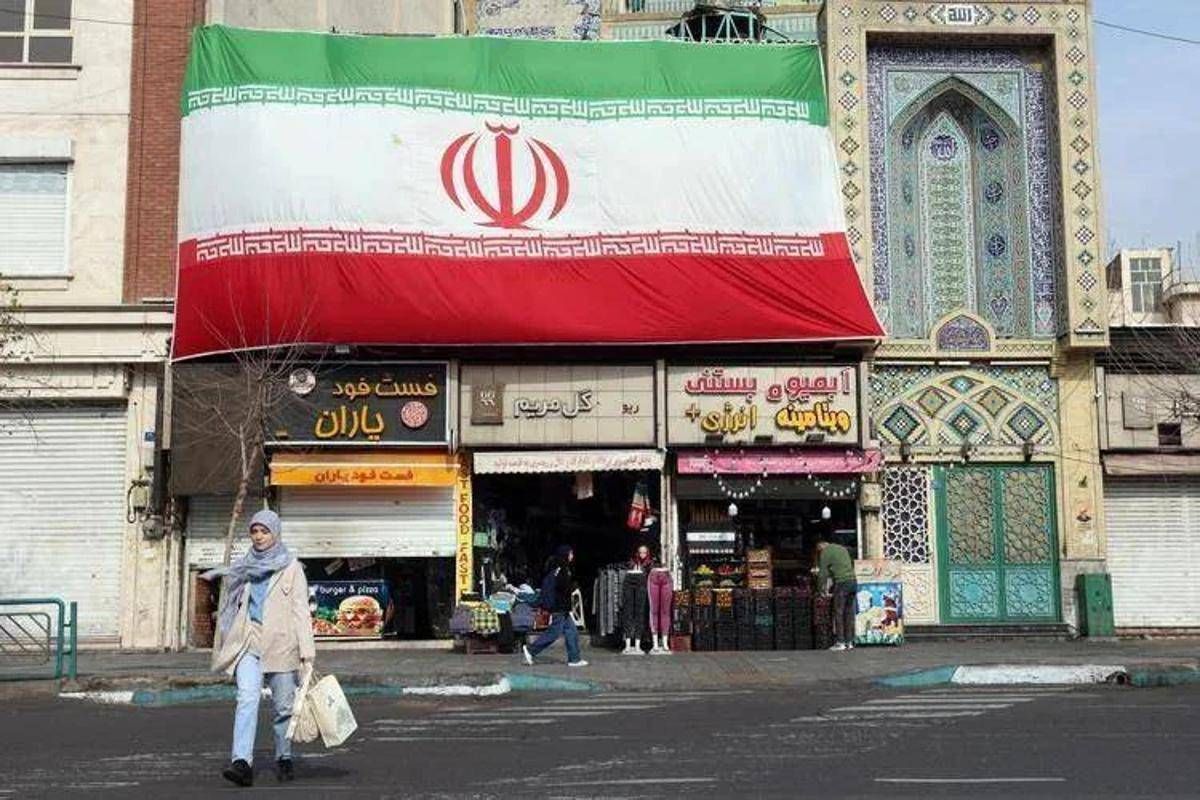 Iran, i falchi di Teheran invocano la bomba atomica: "E' il momento giusto"
