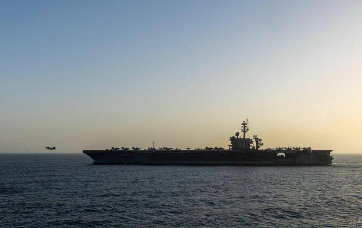 Iran, tre petroliere in fiamme nello Stretto di Hormuz dopo l'urto con mine