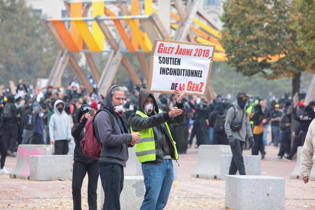 La Francia si prepara a nuova giornata di protesta, oltre 70mila agenti schierati e unità dell'elite: "Alto livello di minaccia"