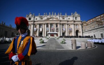 La salute dei Papi da Giovanni Paolo I a Bergoglio interventi malattie e ricoveri degli ultimi pontefici 364x230