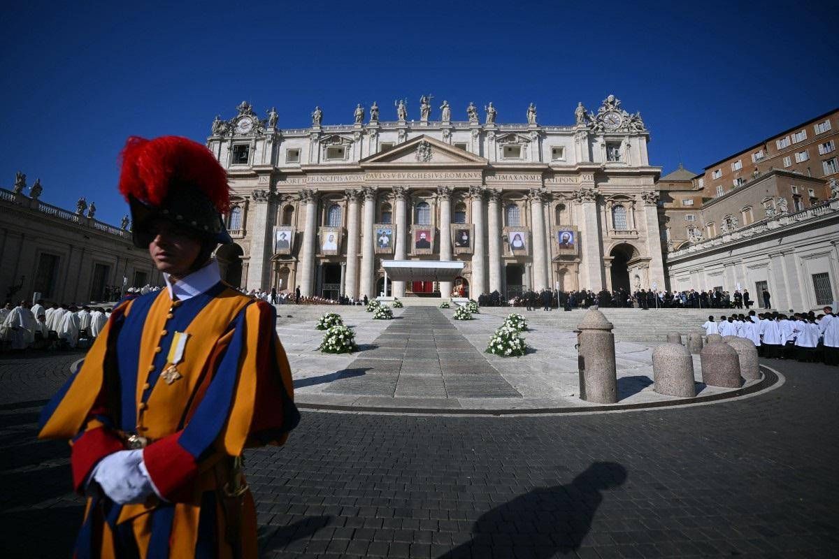La salute dei Papi, da Giovanni Paolo I a Bergoglio: interventi, malattie e ricoveri degli ultimi pontefici