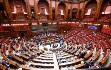Legge elettorale dalla Camera via libera alla fiducia su art.1 e 2. Opposizioni Incostituzionale 364x230