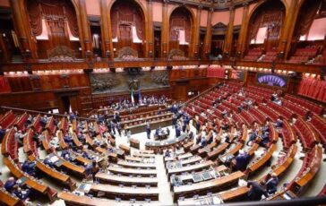 Legge elettorale ultimo atto alla Camera oggi voto finale tra vedette catafalco e pronostici 364x230