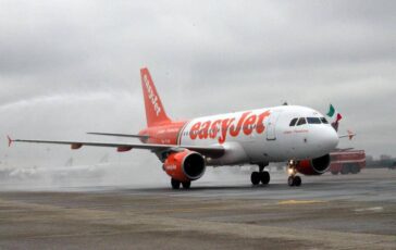 malore per il copilota volo easyjet rientra a 20 minuti dal decollo 2