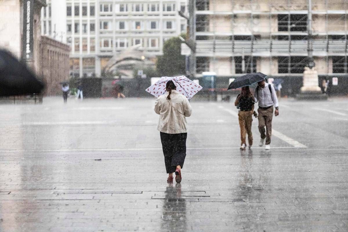 Maltempo, scuole chiuse e allerta meteo arancione e gialla per temporali sabato 10 ottobre: le regioni a rischio